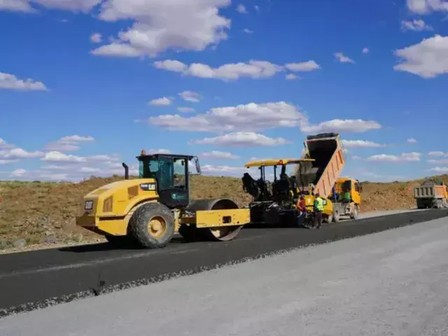 На каких автомагистралях в Казахстане проводят дорожно-строительные работы