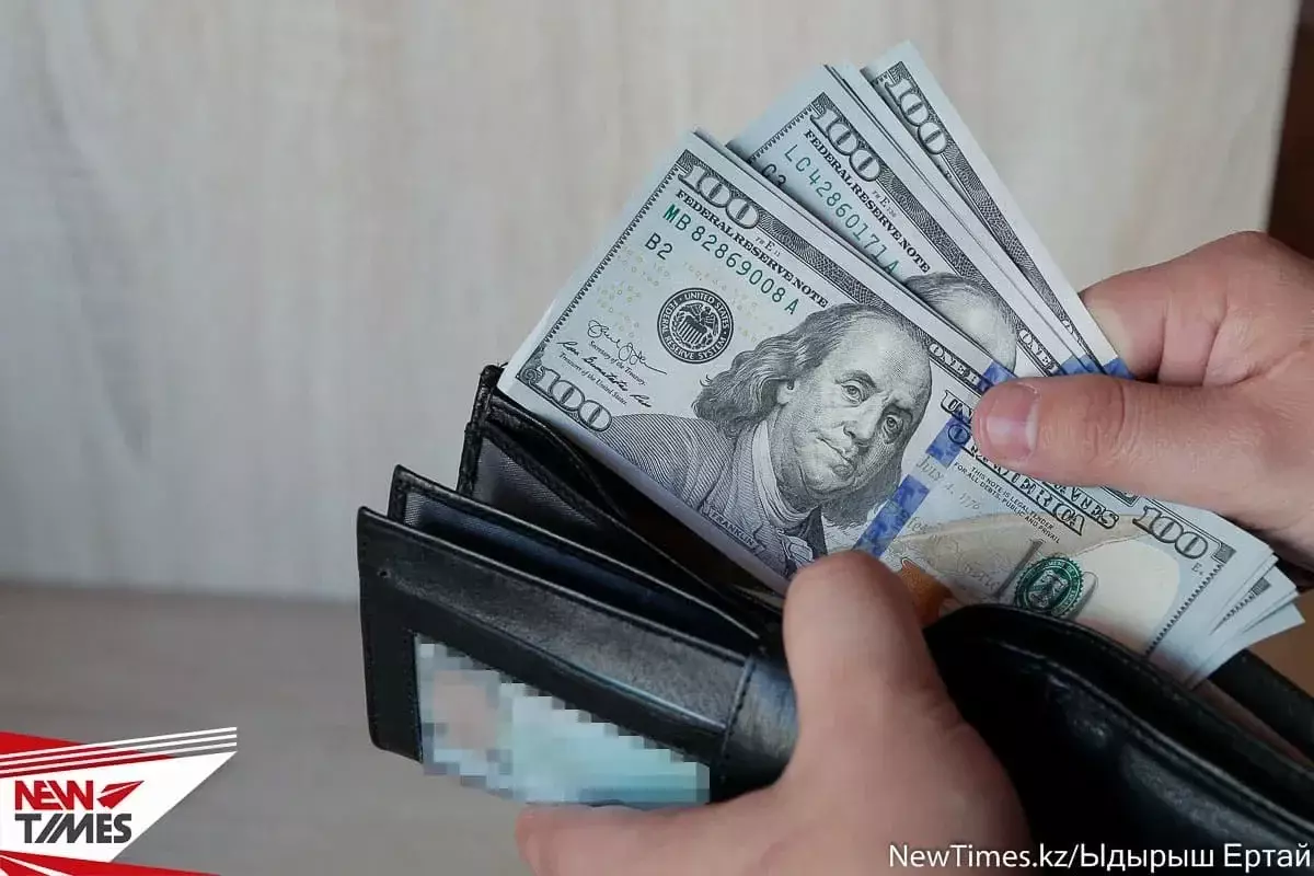 Сколько стоит доллар в обменниках Казахстана после выходных