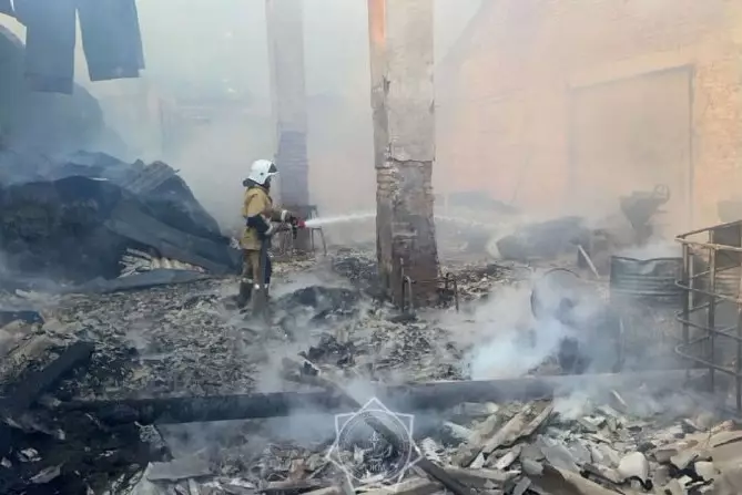 Стройматериалы сгорели на складе в Алматинской области