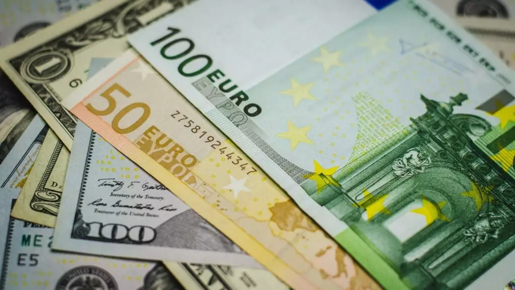 Казахстанцы изменили валютные предпочтения: рост покупок евро и юаня