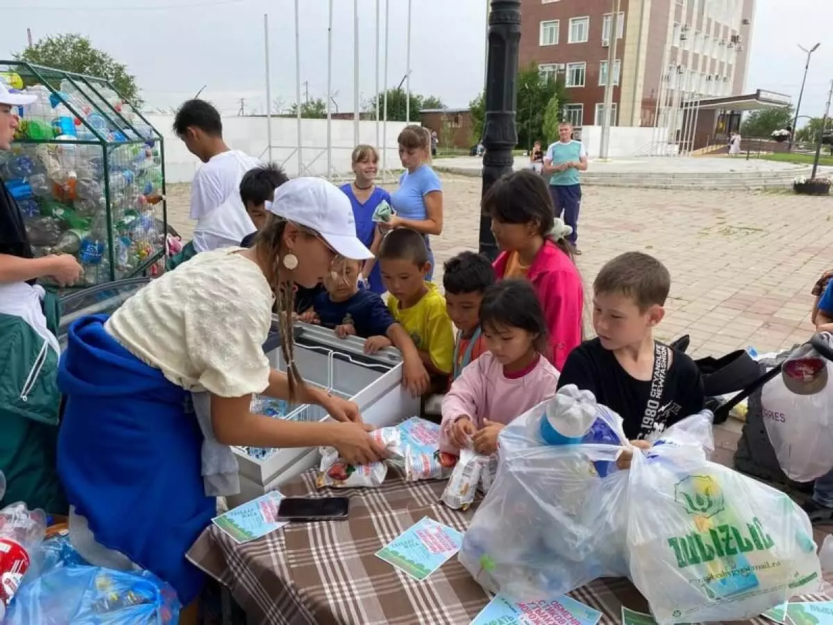 Жители Карагандинской области обменяли 110 тысяч бутылок на мороженое