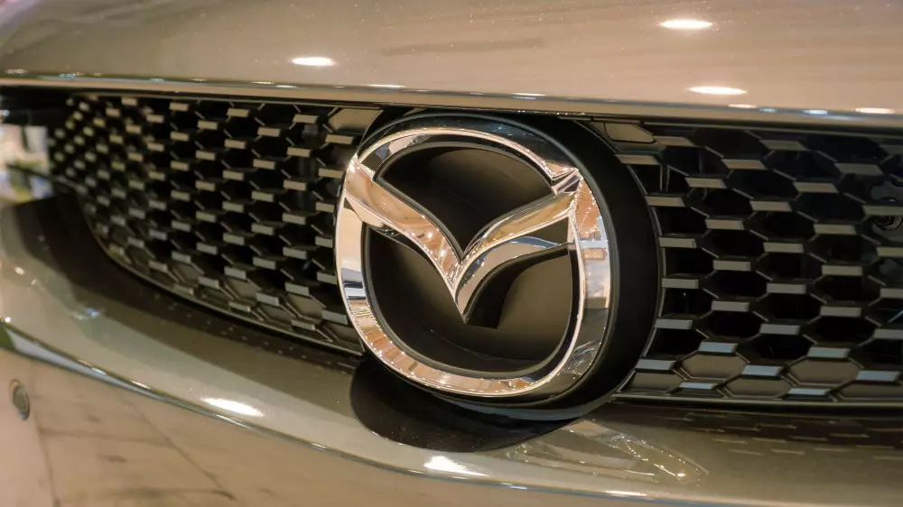 Mazda регистрирует новый логотип минимализм в японском стиле