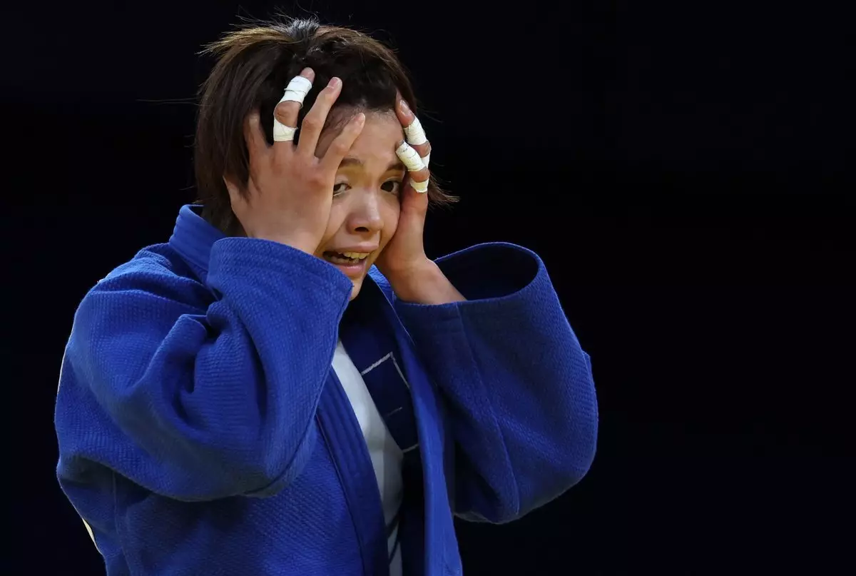 Японская дзюдоистка Абэ расплакалась после поражения на Олимпиаде в Париже