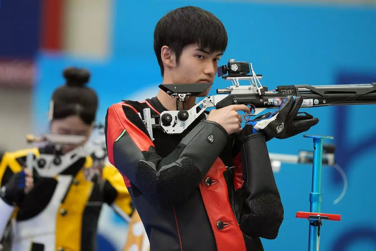 Китайский спортсмен выиграл золото в стрельбе из винтовки с олимпийским рекордом