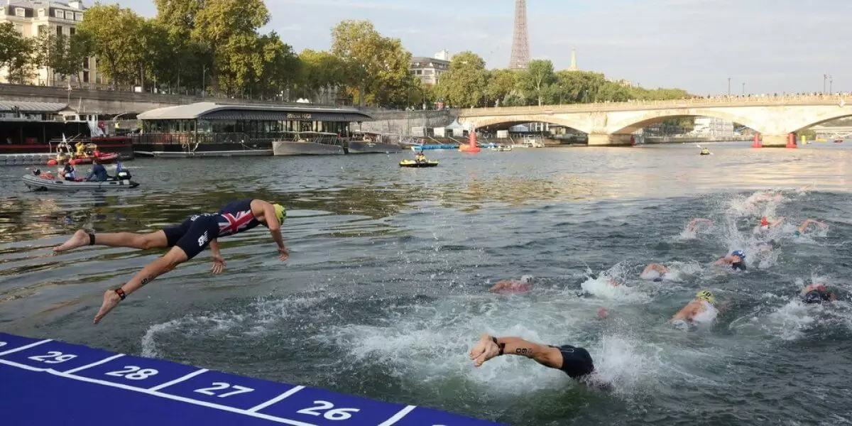 Из-за качества воды в Сене тренировку триатлонистов вновь отменили