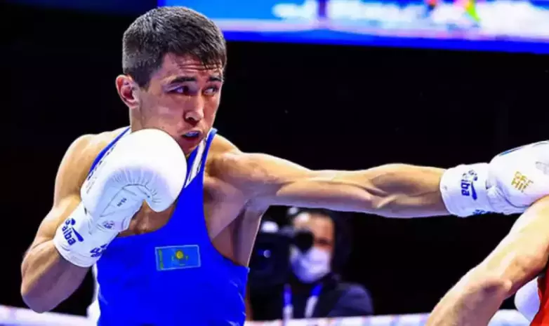 Назван победитель боя между "Казахским Ломаченко" и чемпионом мира из Узбекистана на Олимпиаде