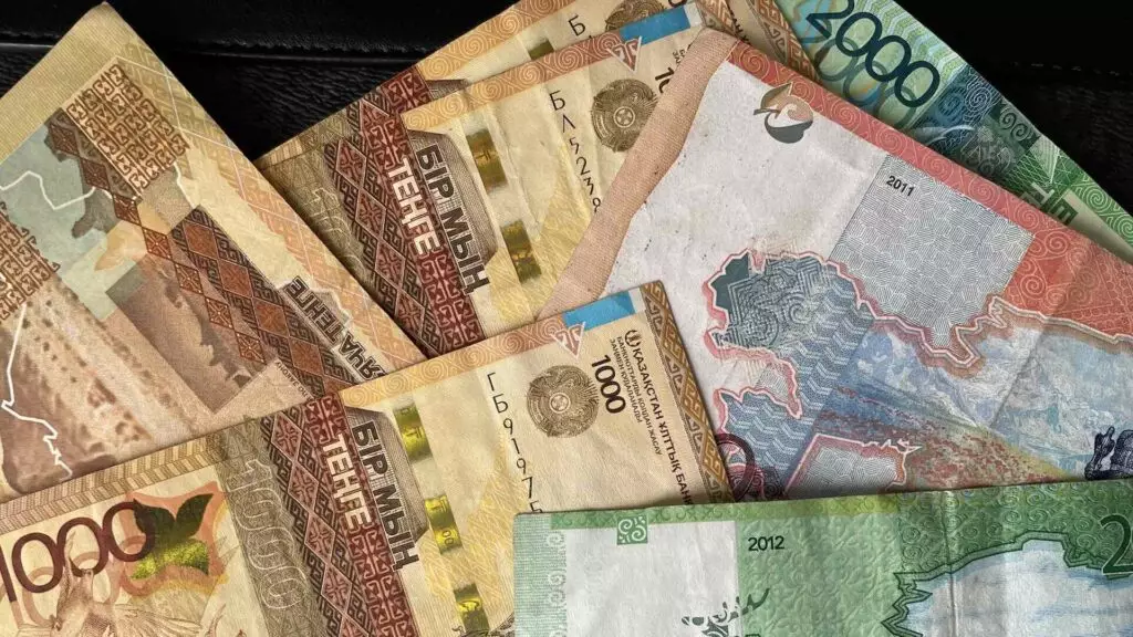 Сколько стоят доллар, евро и рубль в обменниках 30 июля