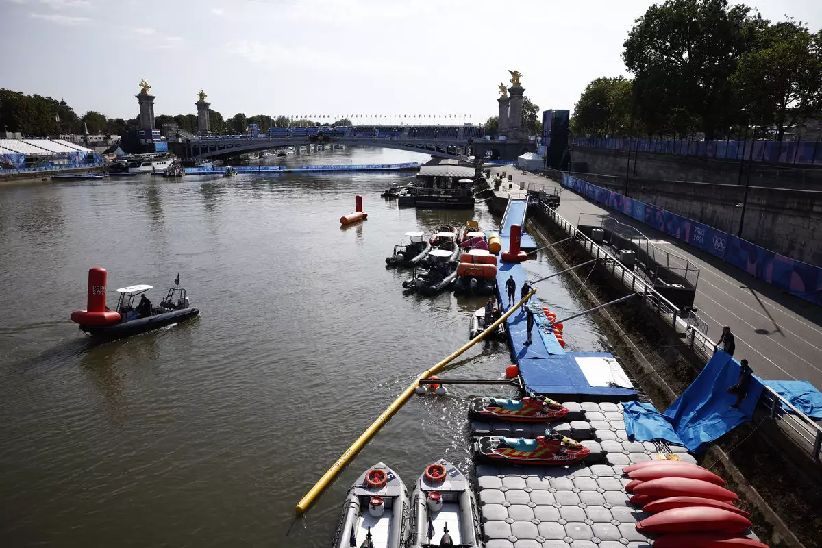 Соревнования по триатлону среди мужчин перенесены из-за проблем с качеством воды в Сене
