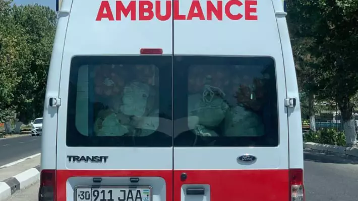 В Самарканде машина скорой помощи перевозила мешки с луком