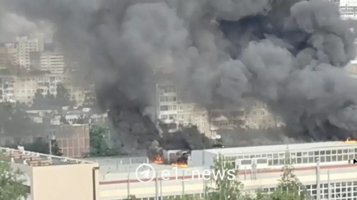 Крупный пожар на заводе "Роскосмоса" в Екатеринбурге. Людей эвакуируют