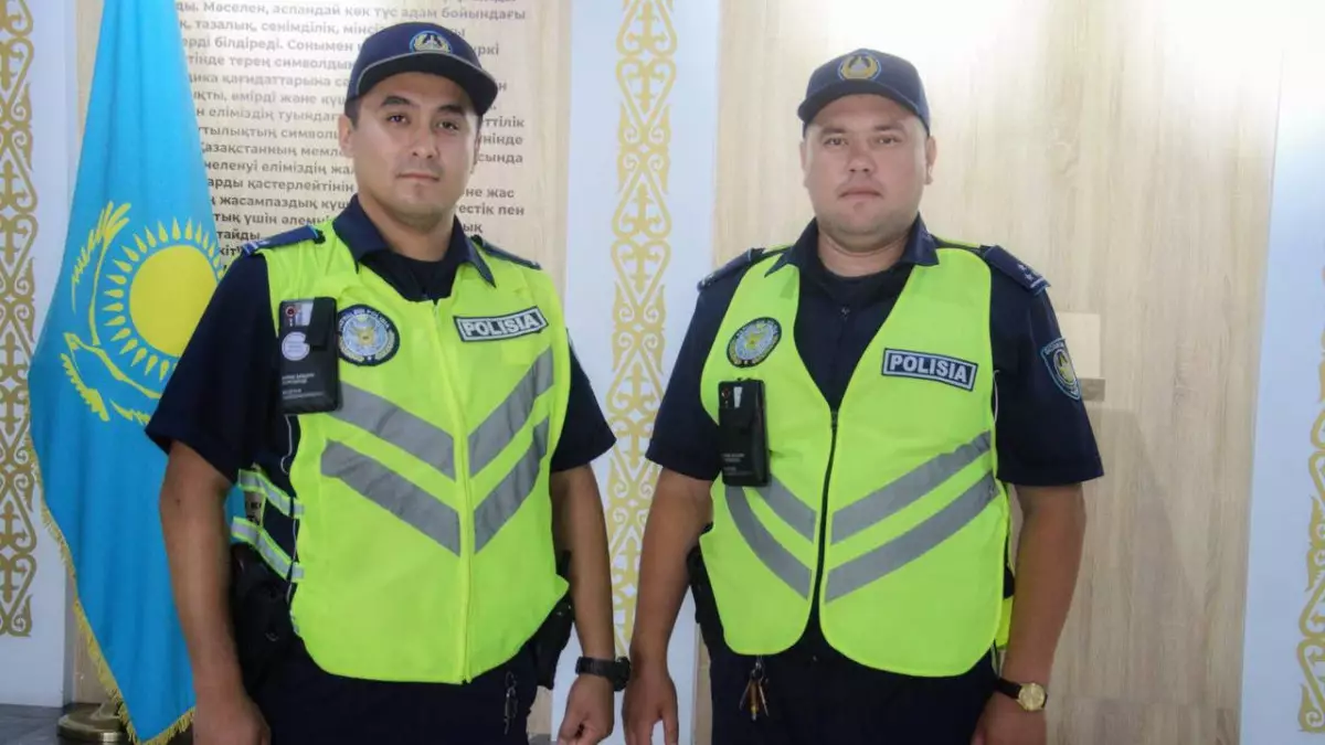 Застрявшего в лифте многоэтажки двухлетнего ребенка спасли полицейские в Атырау