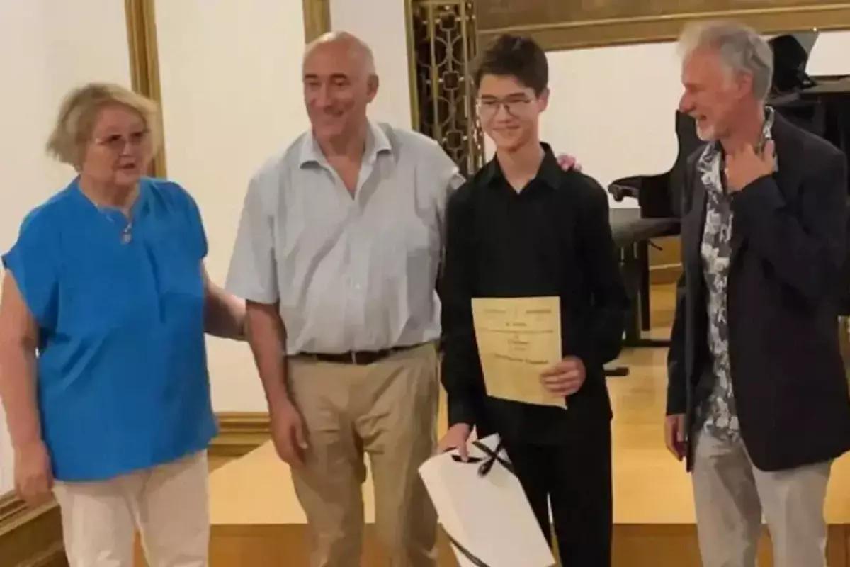 Юный казахстанец победил на международном конкурсе скрипачей