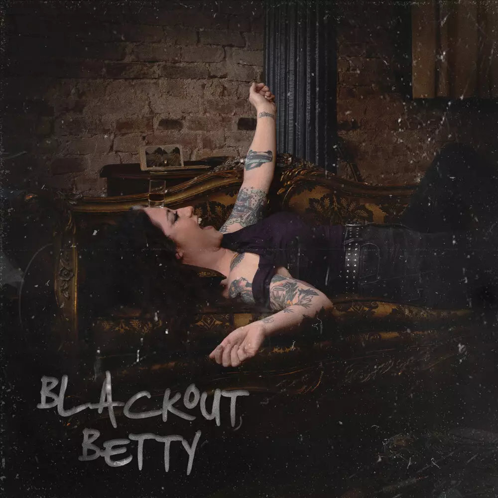 Новый альбом Ashley McBryde - Blackout Betty