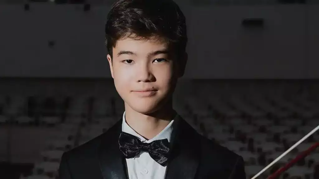 Скрипач из Алматы одержал победу на конкурсе в Австрии