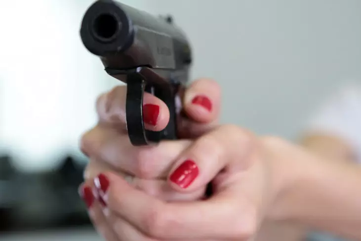 Женщина открыла стрельбу из пистолета в детском саду в Ницце