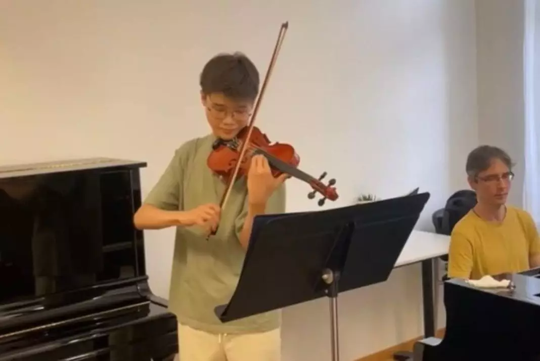 Юный казахстанец занял первое место на конкурсе скрипачей в Австралии