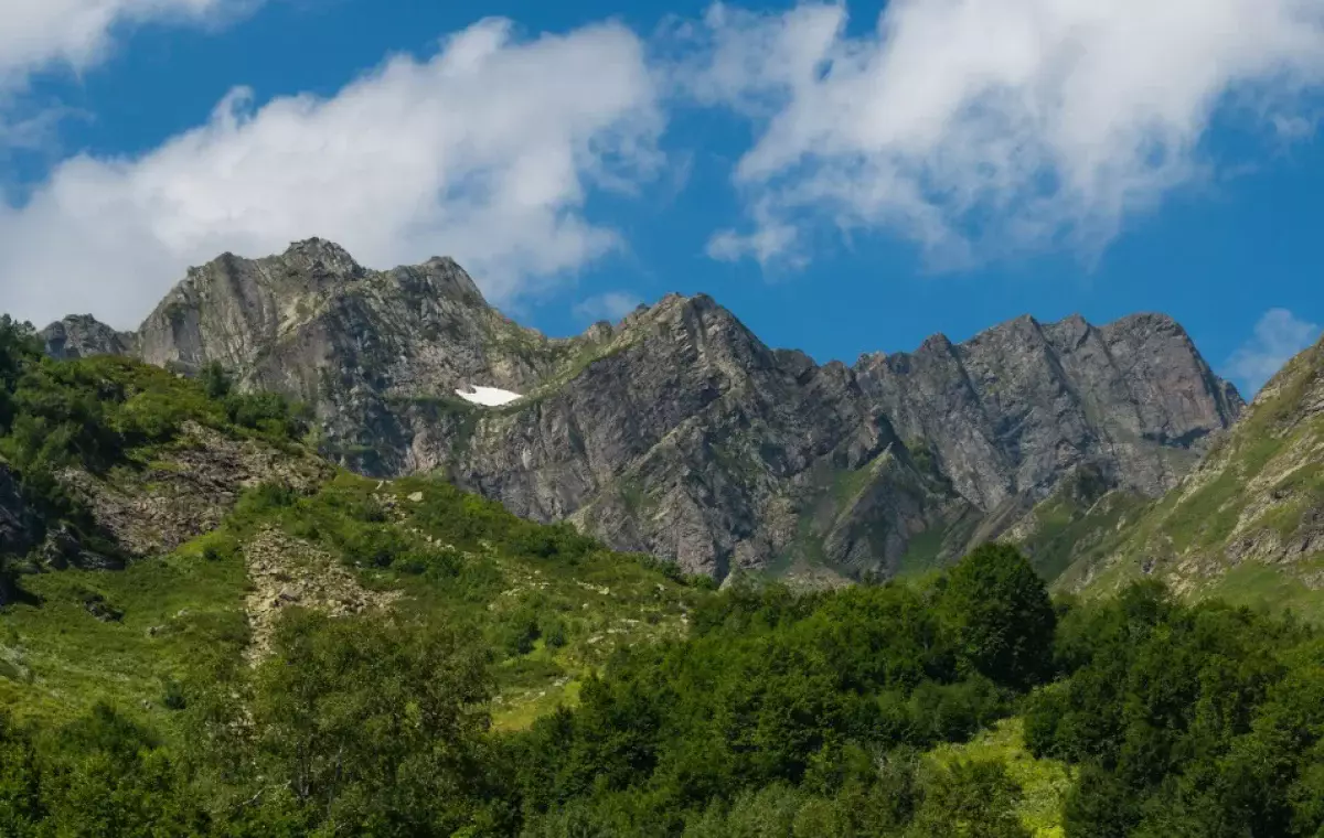 Алматинцев просят отложить поход в горы
