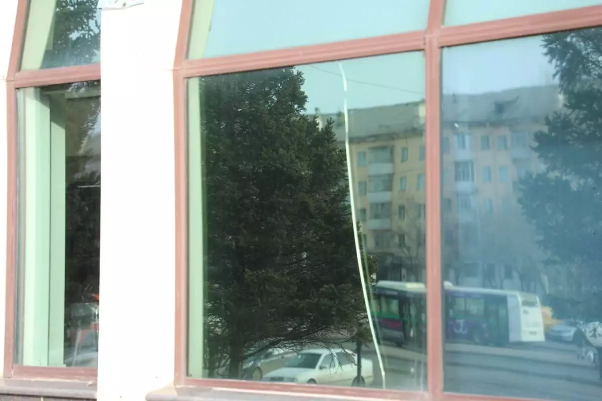 Шестилетний ребенок выпал из окна шестого этажа в Темиртау