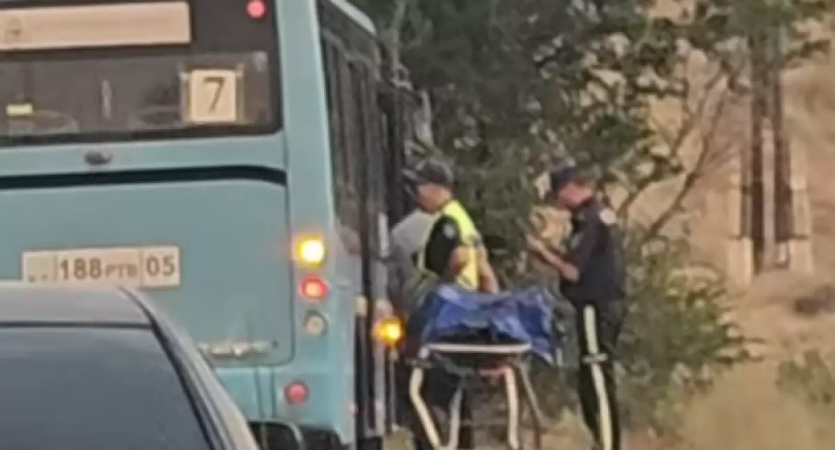 Қонаев қаласында автобус жолаушысы пышақ жарақатын алды (ВИДЕО)