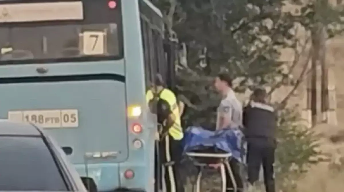 Қонаев қаласында автобуста жолаушыны пышақтап тастаған