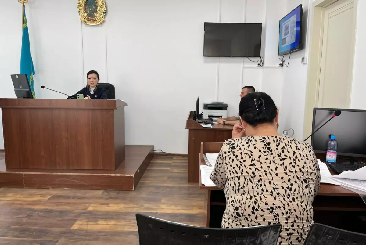 Шесть операций за три года и жизнь в подгузниках: жительница Павлодара подала в суд на больницу