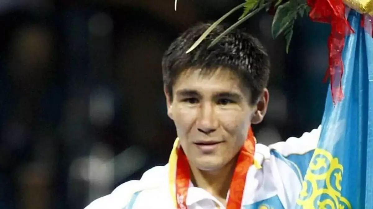 «Не істеп жүрсіңдер шұбырып бәрің?»: Бақыт Сәрсекбаев Олимпиададағы боксшылардың жекпе-жегін сынға алды