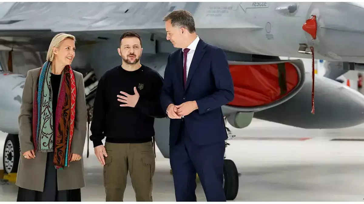 Украинаға алғашқы F-16 ұшақтары жеткізілді