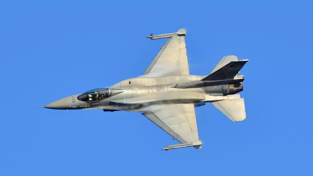 Украина получила первые истребители F-16 - СМИ