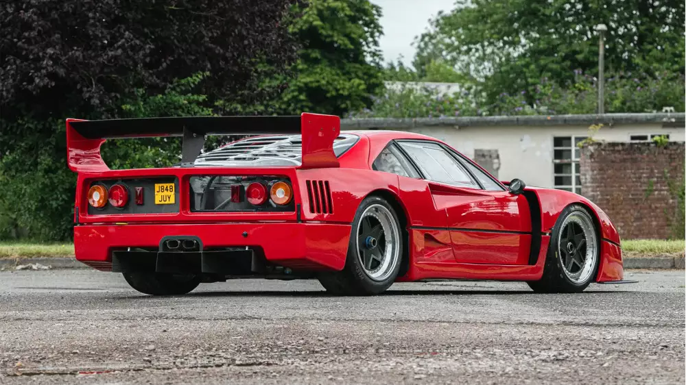 Эксклюзивный Ferrari F40 с двигателем V12 продается за $700 000