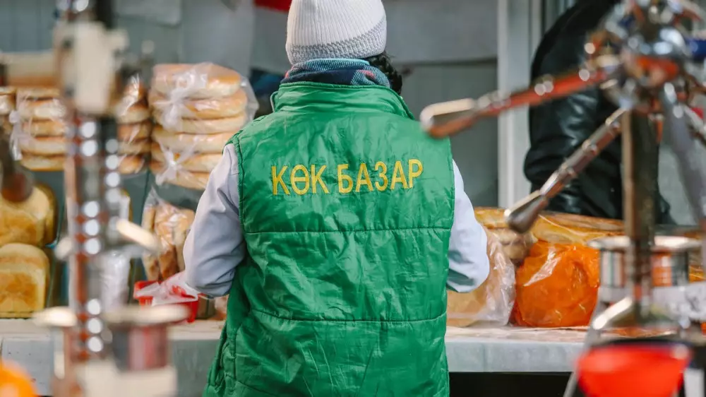 Полиция Алматы пришла с проверкой на "Зеленый базар"