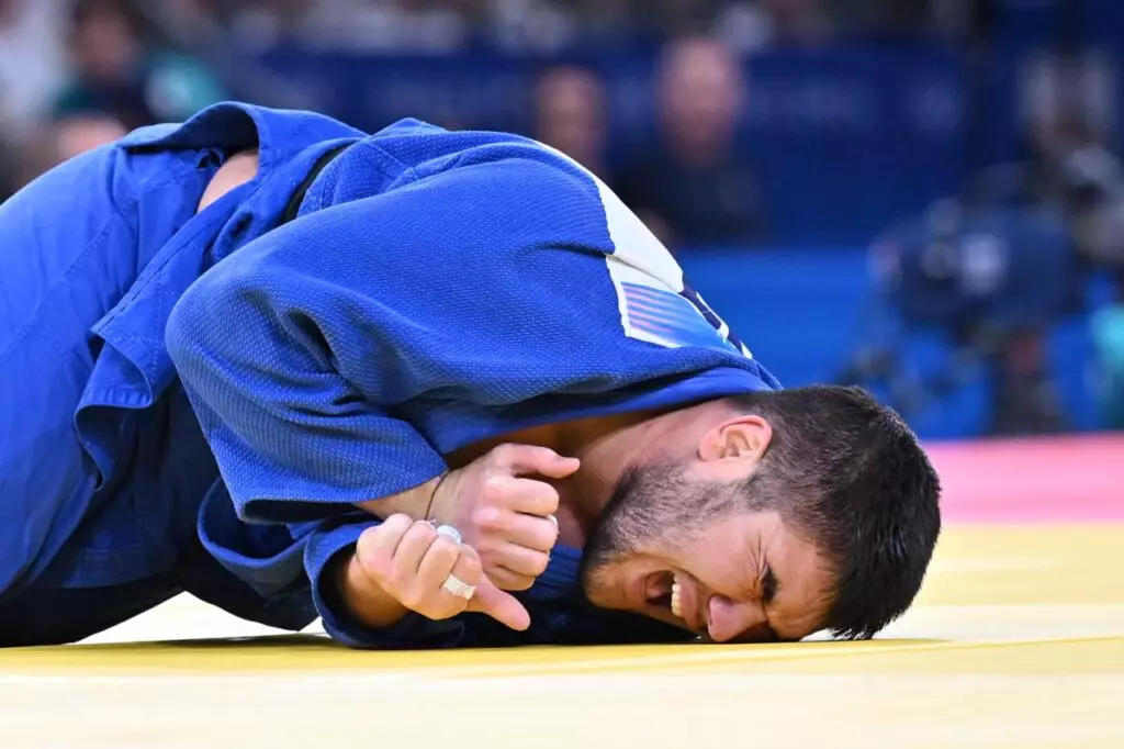 Без сенсаций: Дзюдоист Нурлыхан Шархан уступил чемпиону мира в Париже