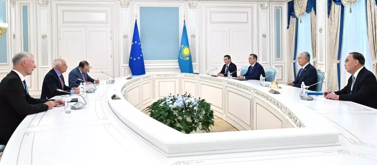 Токаев провел встречу с Верховным представителем ЕС Жозепом Боррелем