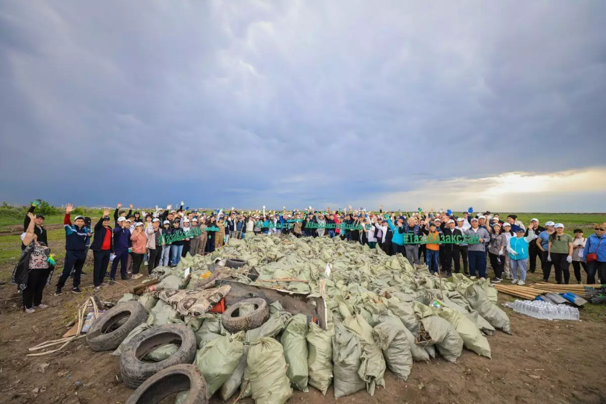 “Таза бейсенбі”: порядка 40 тысяч казахстанцев приняли участие в экоакции