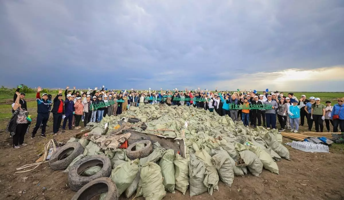 «Таза бейсенбі»: десятки тысяч казахстанцев поддержали эко-инициативу партии «AMANAT»