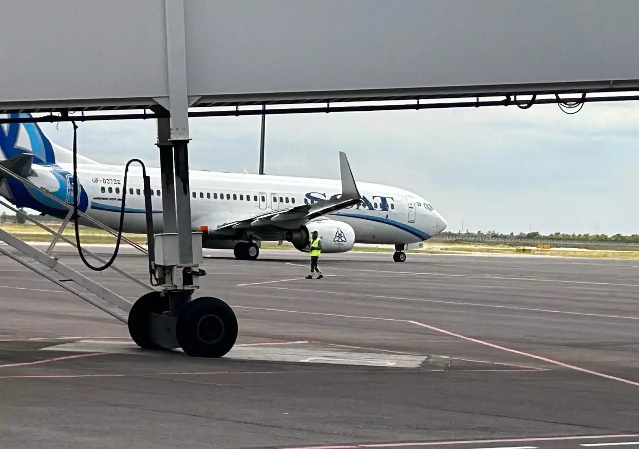 Расследование начато в связи с повреждением самолета в аэропорту Астаны