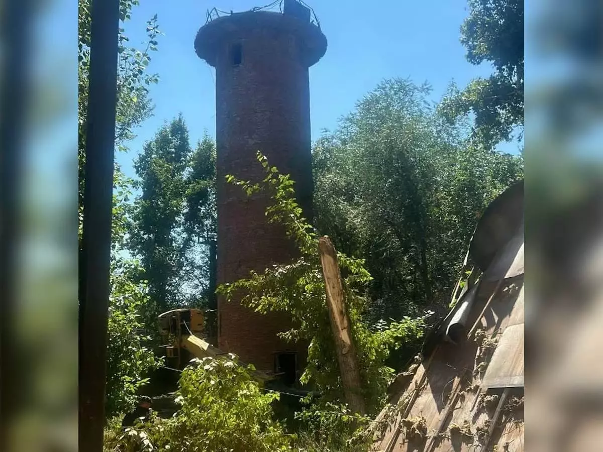 Кран рухнул при работах на водонапорной башне в ВКО