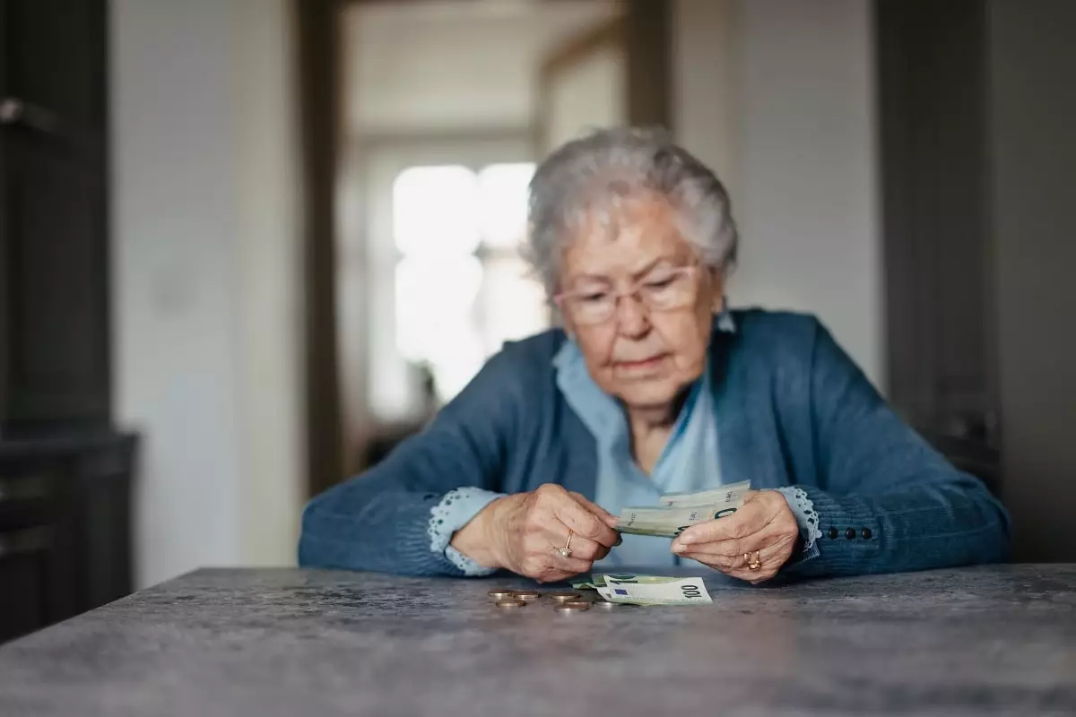 "Спасение снохи": полмиллиона отдала пенсионерка из Шымкента