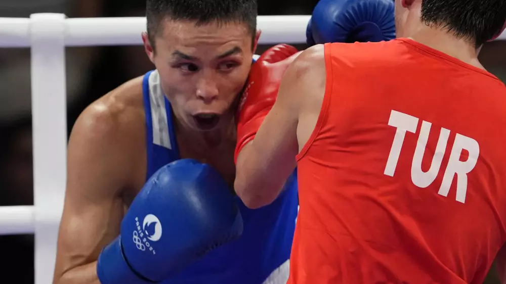 Бой лучшего боксера Казахстана за медаль Олимпиады: прямая трансляция