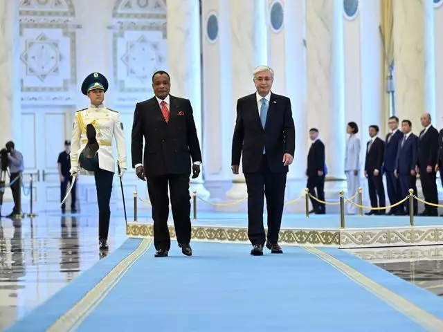 Глава государства провел переговоры с президентом Конго в узком составе