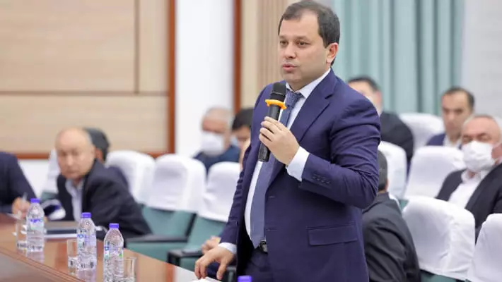 Глава ТПП Узбекистана «на 100%» поддержал пошлины на ввоз электромобилей