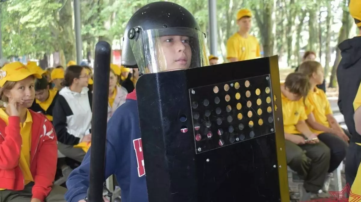 В Ульяновске детей учат подавлять беспорядки: тренировку проводит спецназ ФСИН