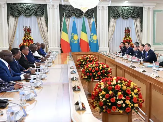 Президенты Казахстана и Конго провели переговоры в расширенном формате