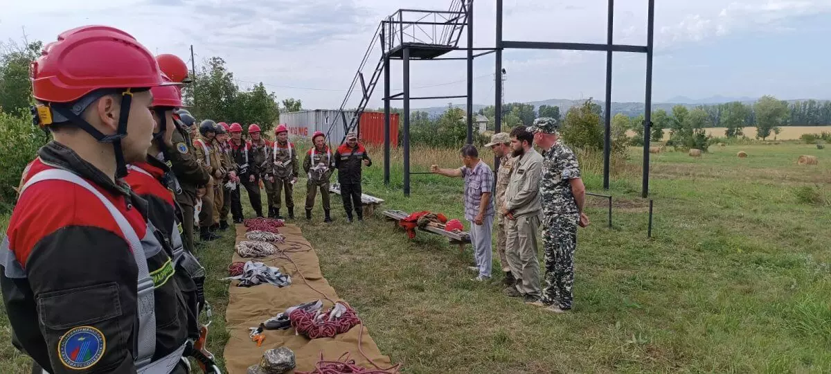 Спасатели десантировались в лесополосу Восточного Казахстана
