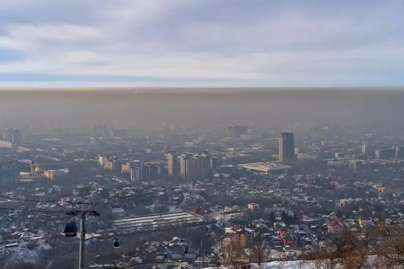 Объем выбросов в атмосферу превысил 32 млн тонн в Казахстане: где больше всего