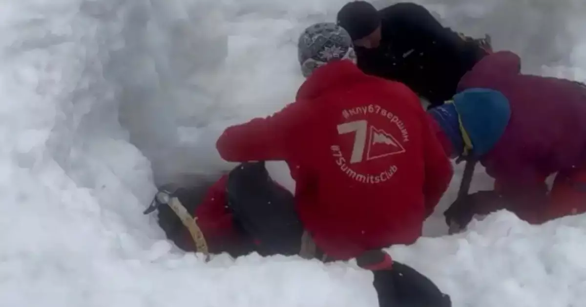   Қырғызстан тауларында қазақстандық альпинистерді қар көшкіні басып қалды   