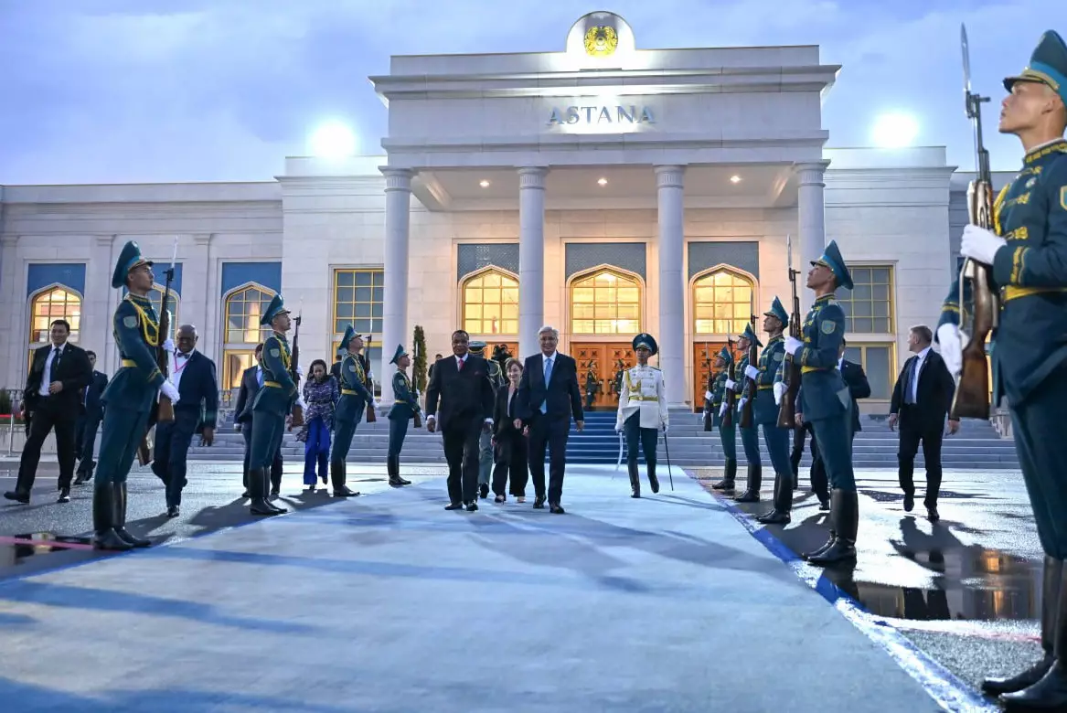 Касым-Жомарт Токаев лично проводил в столичном аэропорту президента Конго
