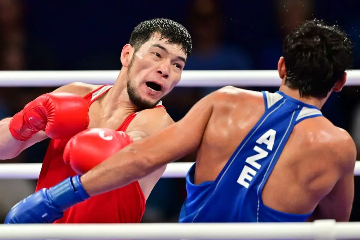 Чемпион мира из Казахстана завоевал первую медаль Олимпиады в боксе