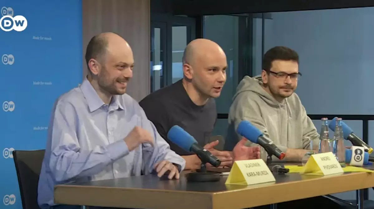 Пивоваров, Кара-Мурза и Яшин дали первую пресс-конференцию в Бонне