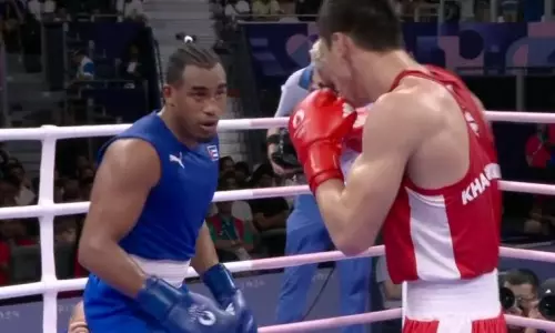 20-летний узбекистанский боксер удивил в бою с двукратным олимпийским чемпионом