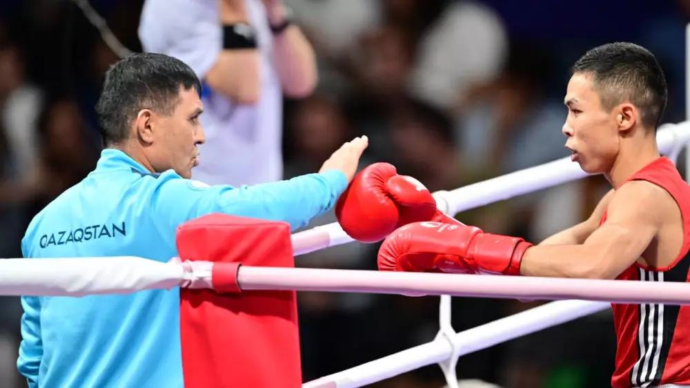 "Народ все видит". Тренер высказался об исходе боя Бибосынова со звездой бокса из Узбекистана